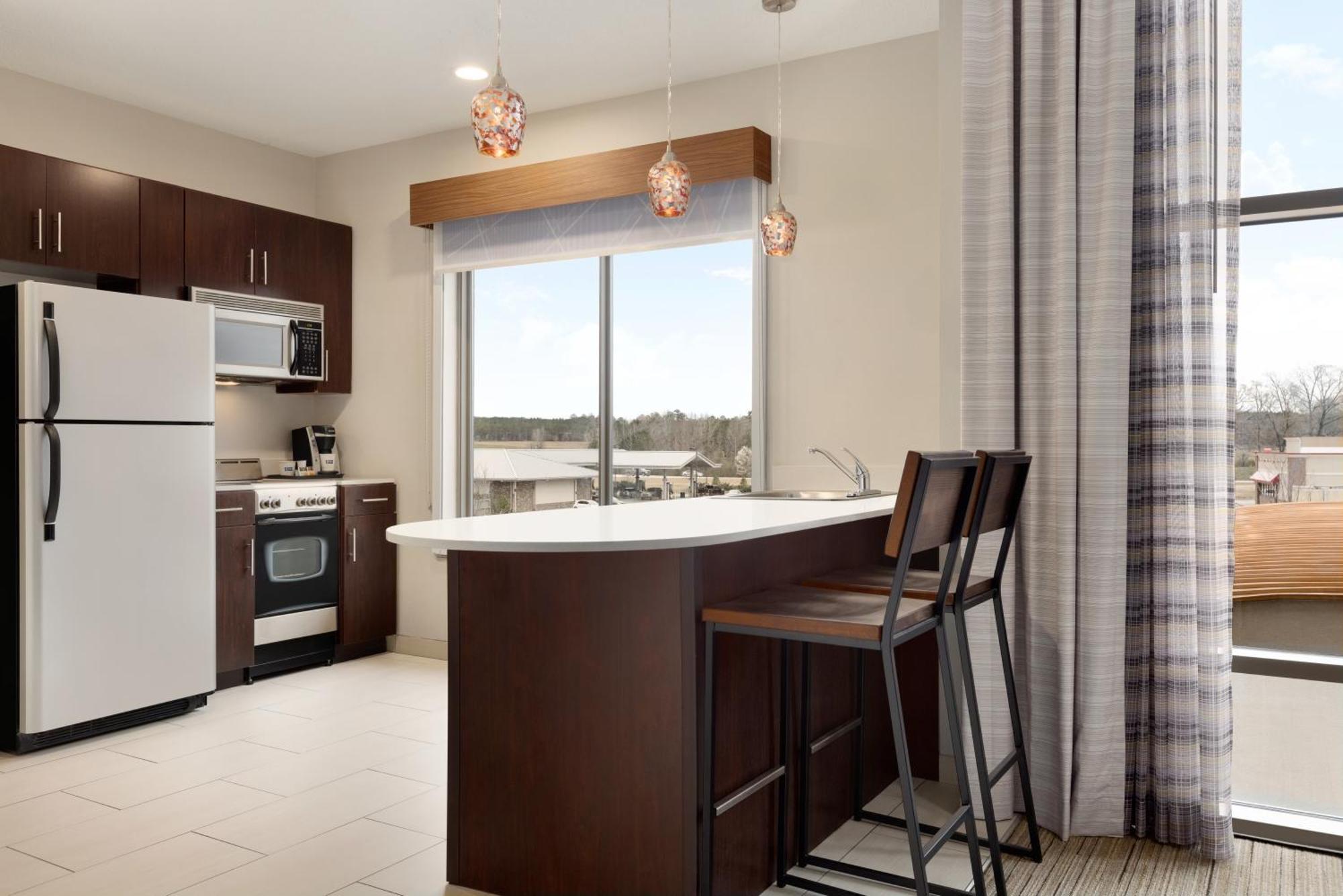 Holiday Inn Express Hotel & Suites Opelika Auburn By Ihg Екстериор снимка